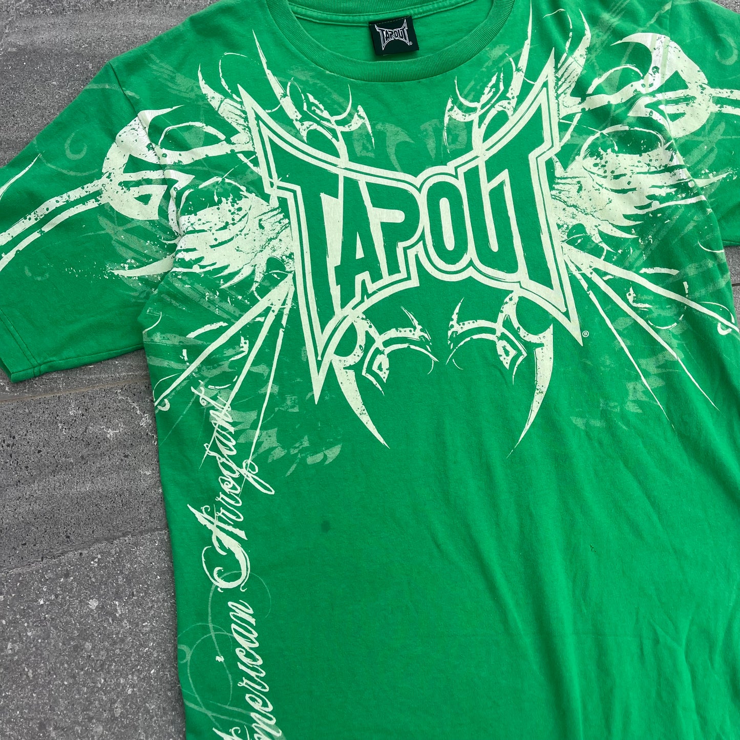 2000s tapout tribal tee - L