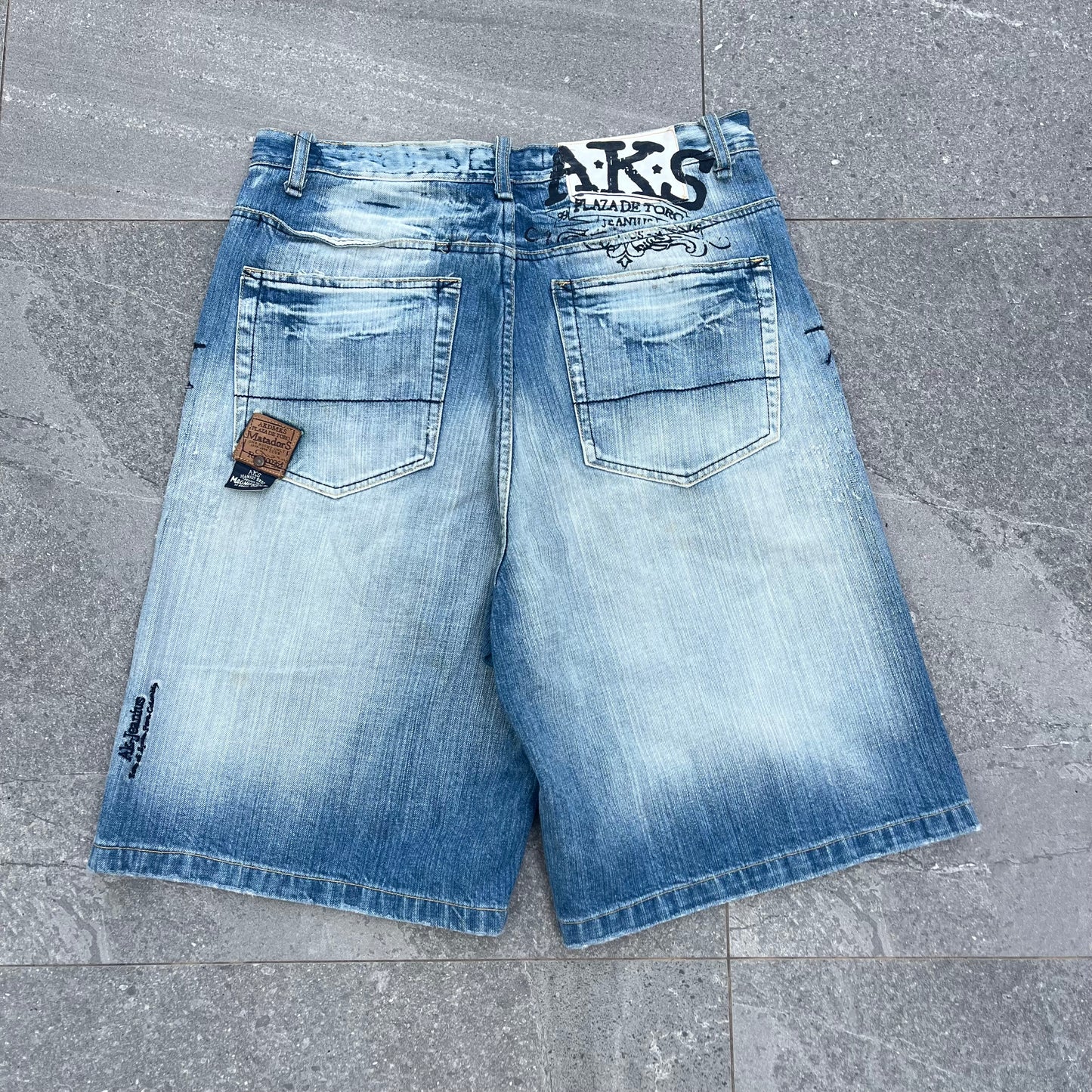 2000s akademiks jorts - 32”