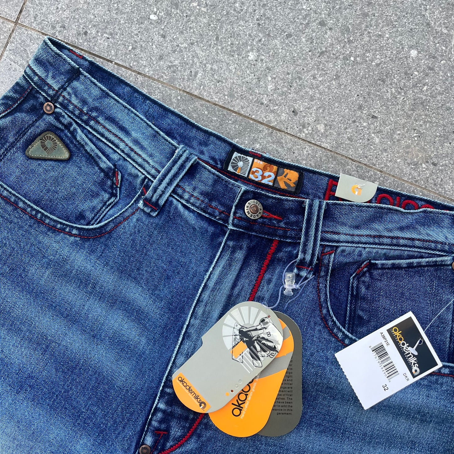 2000s deadstock akademiks jorts - 32”