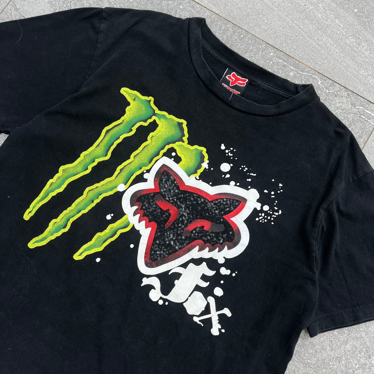 2000s fox/monster tee - L