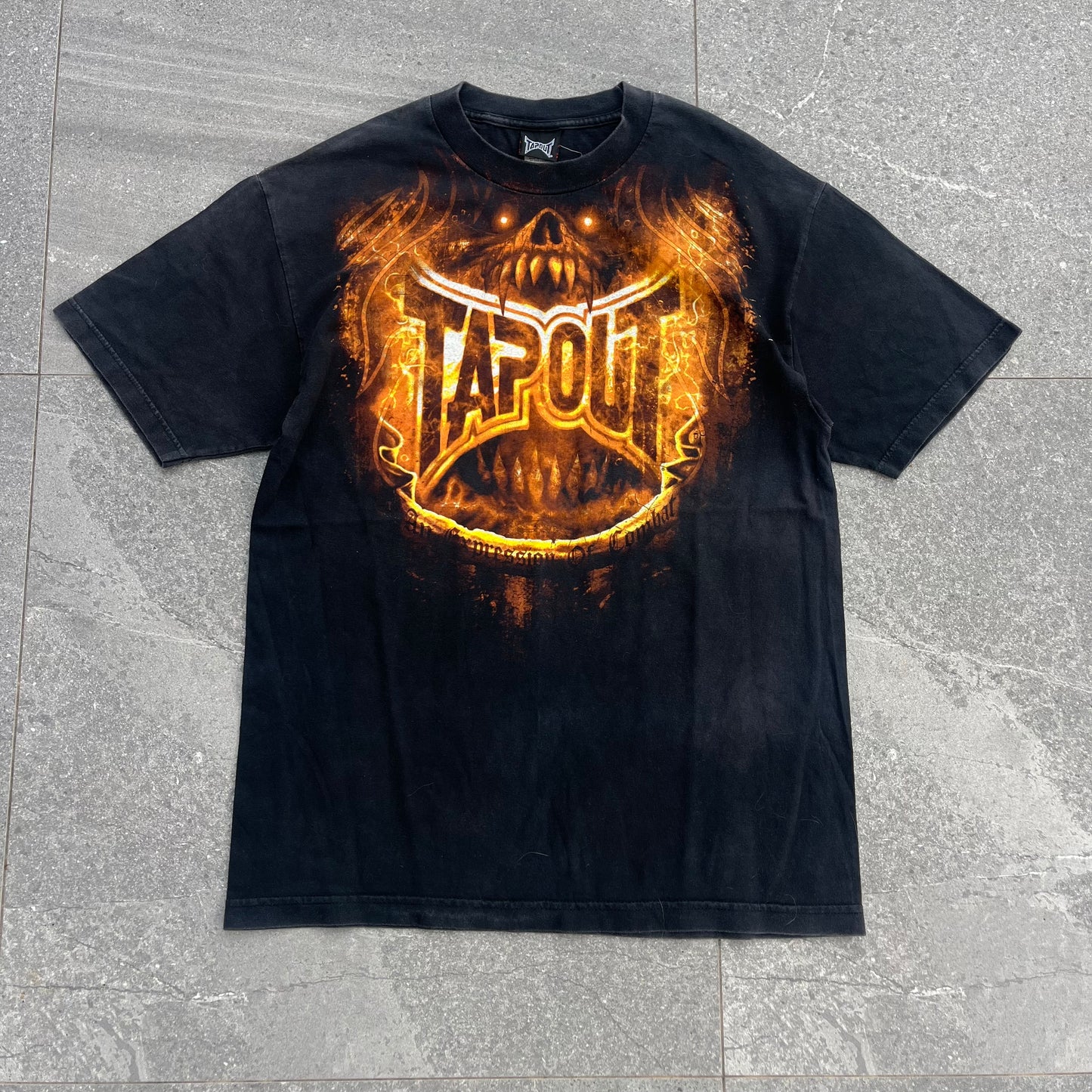 2000s tapout flame tee - L