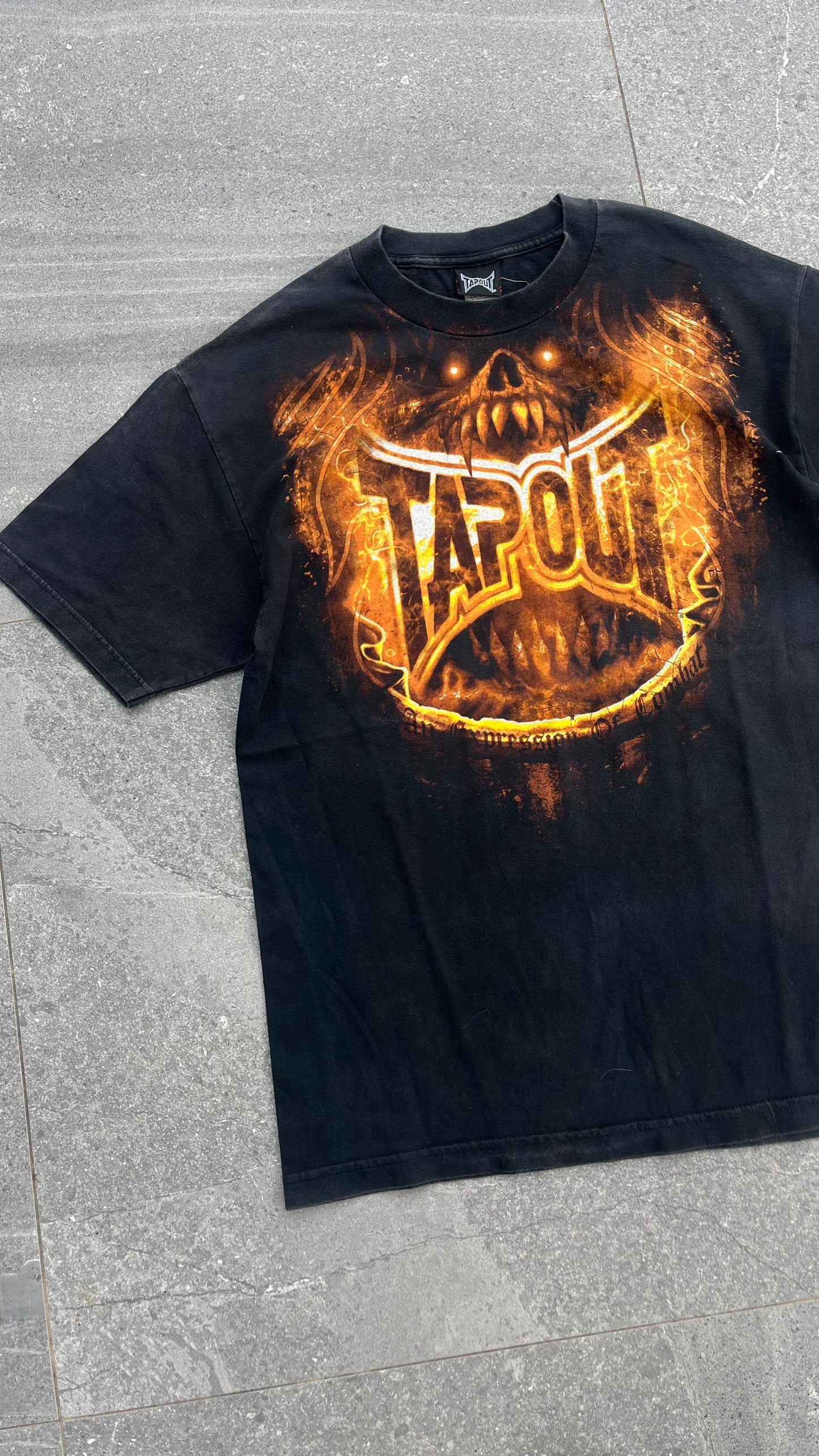 2000s tapout flame tee - L