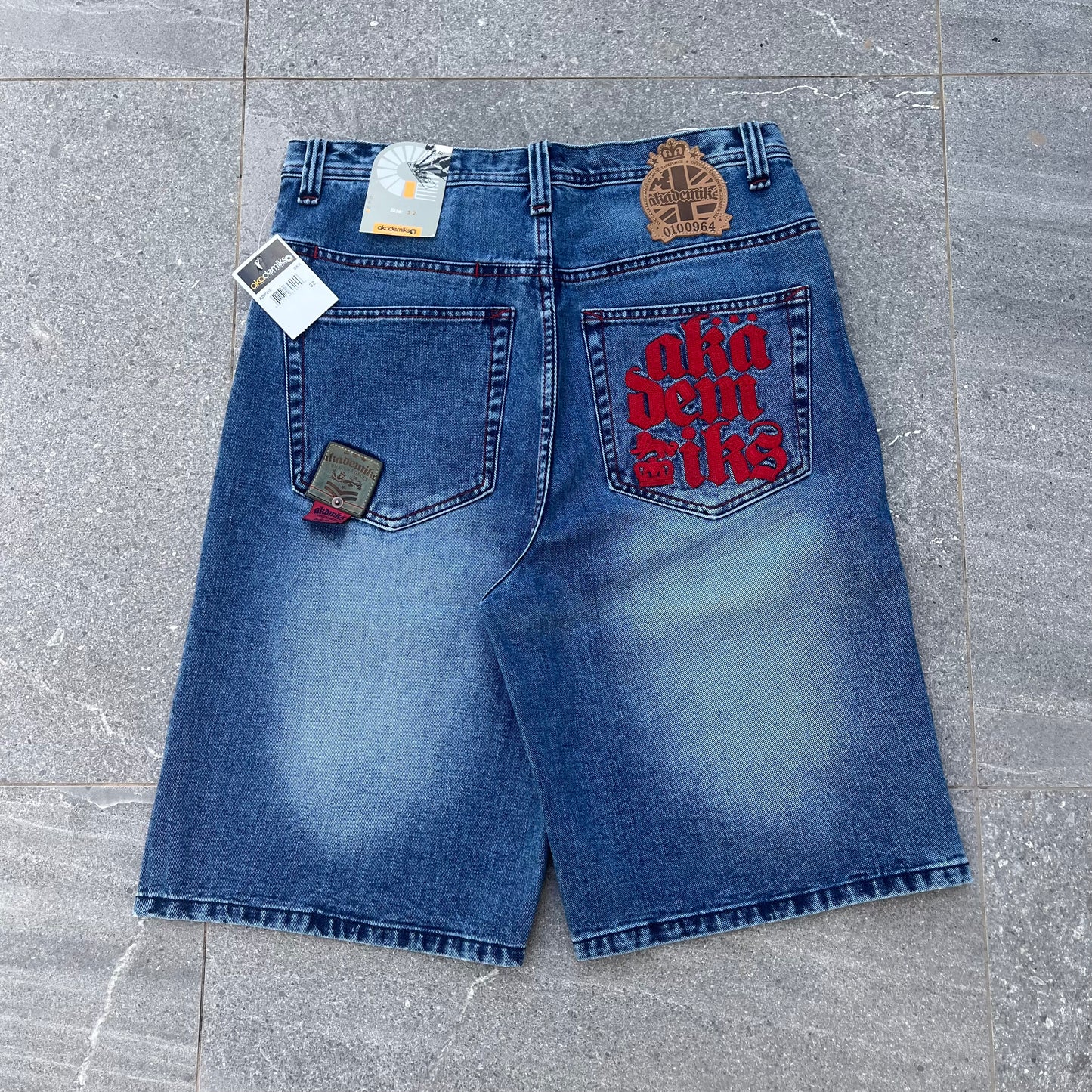 2000s deadstock akademiks jorts - 32”