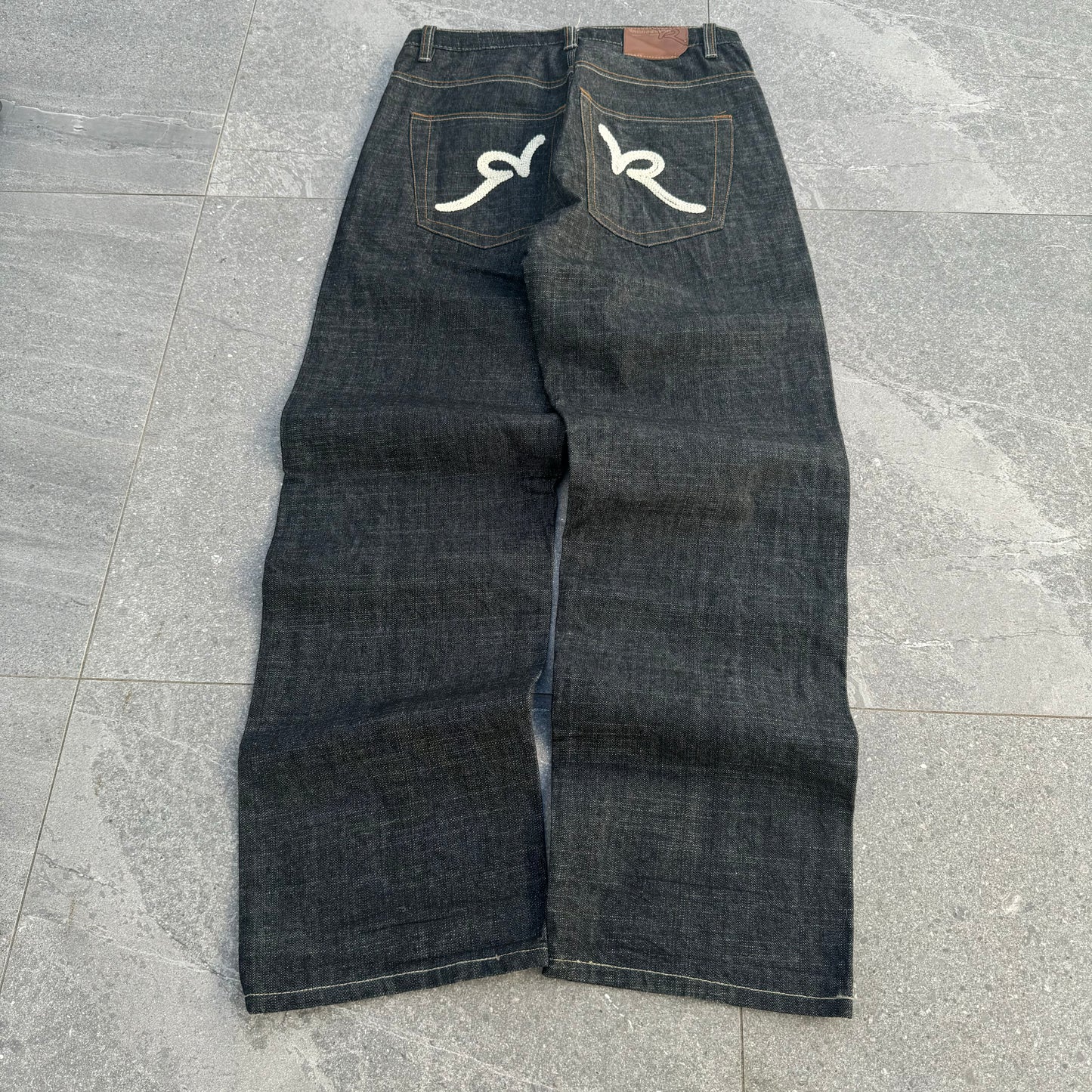 raw denim rocawear jeans - 34x33”