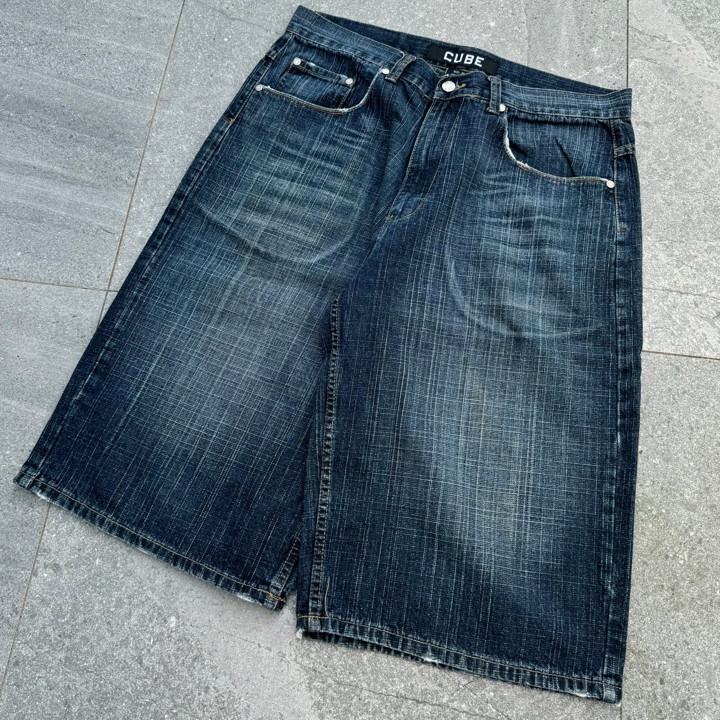 brazyyyyy cube jorts - 36”