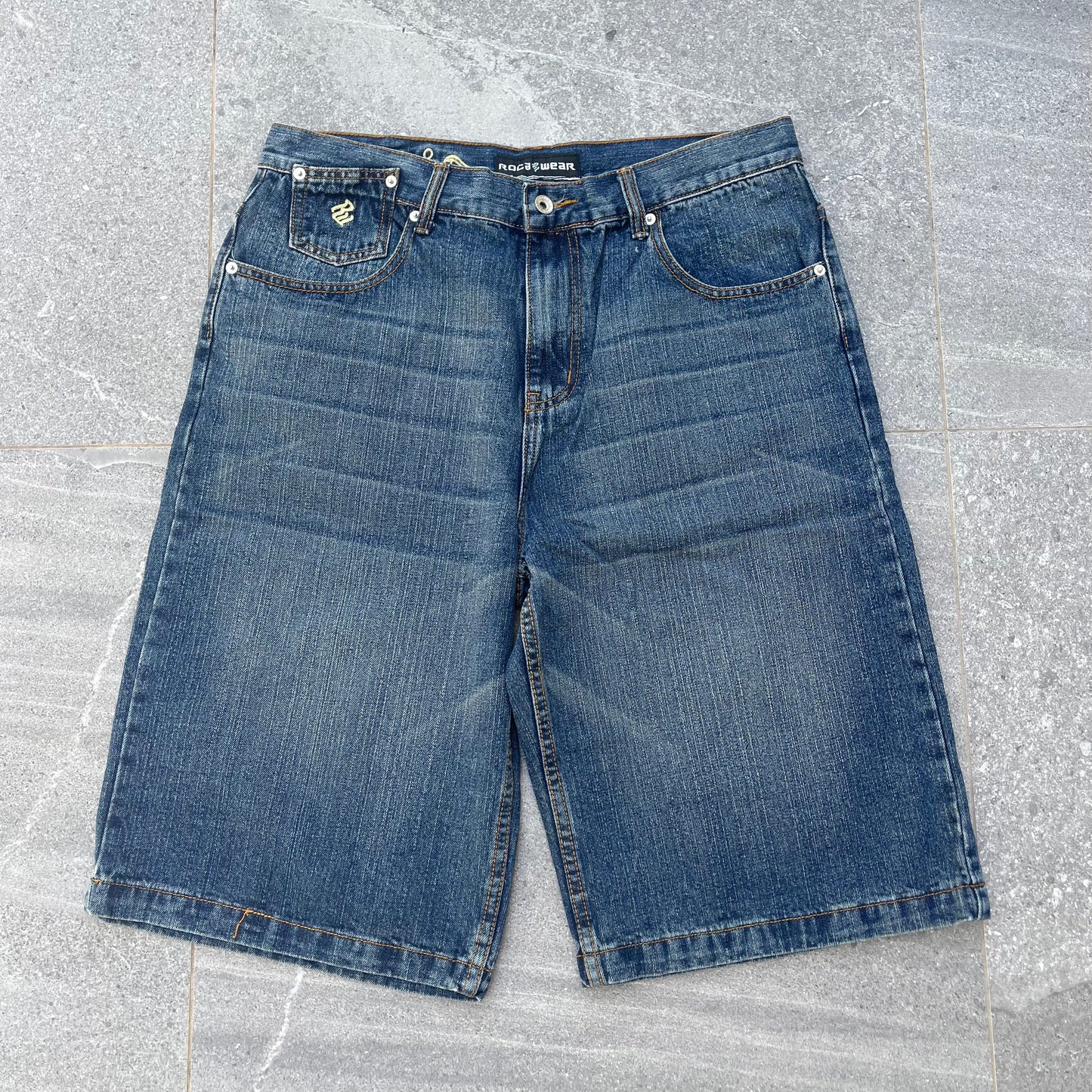 2000s deadstock rocawear jorts - 34”