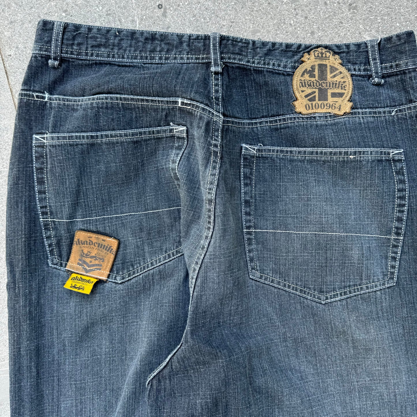 akademiks jeans - 34x29”