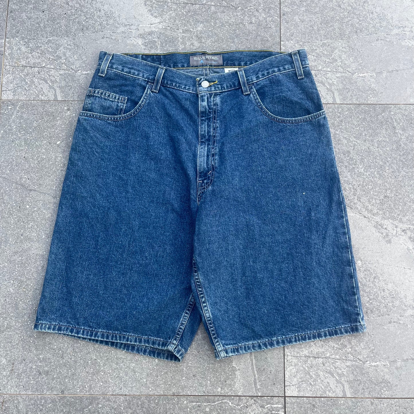 2000s levi’s silvertab ‘loose’ jorts - 36”