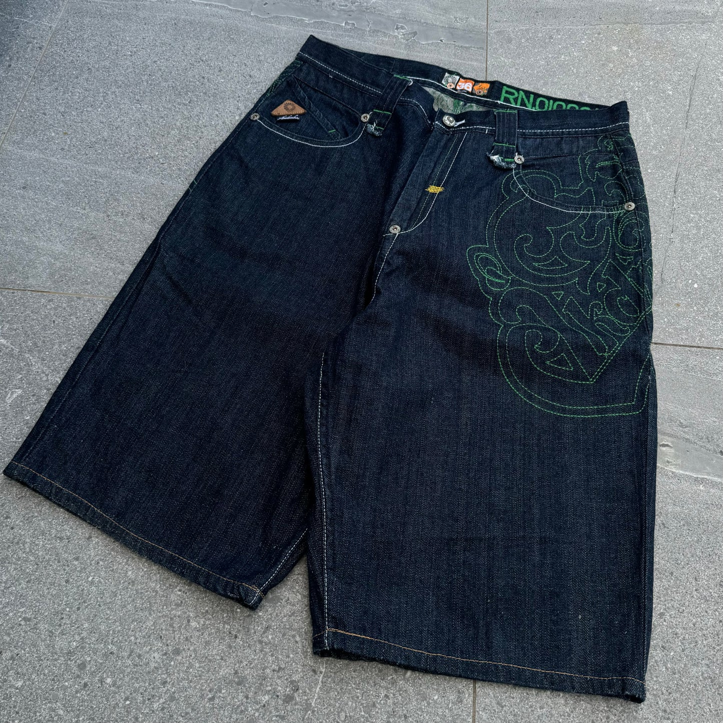 akademiks Maori spec jorts - 34”