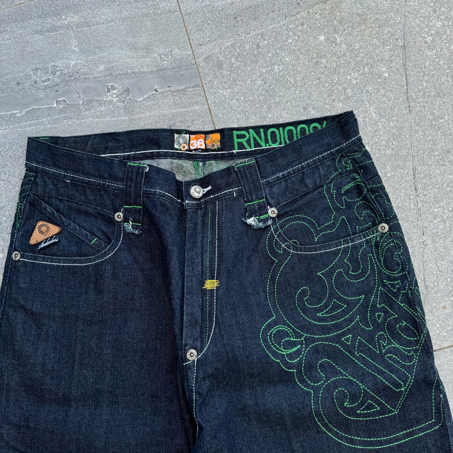 akademiks Maori spec jorts - 34”