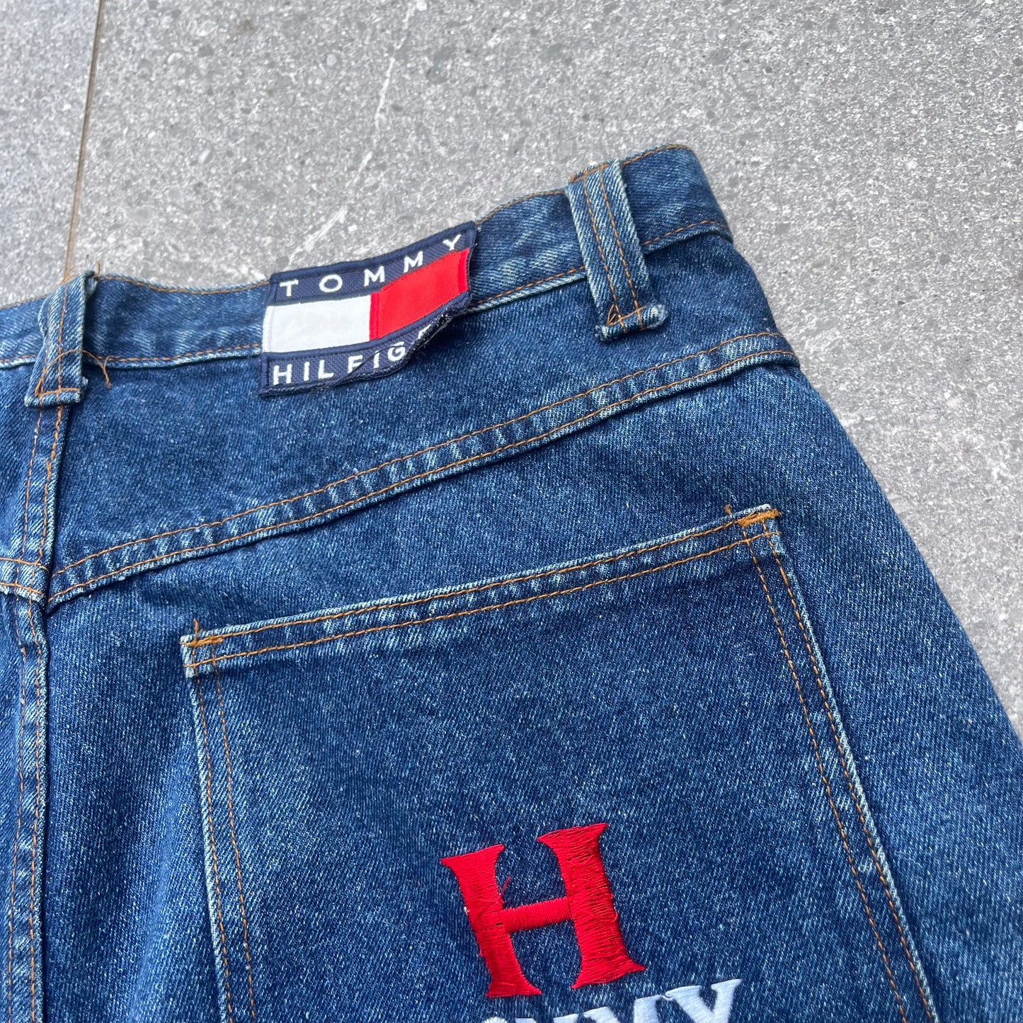 90s tommy hilfiger cargo jeans - 36”