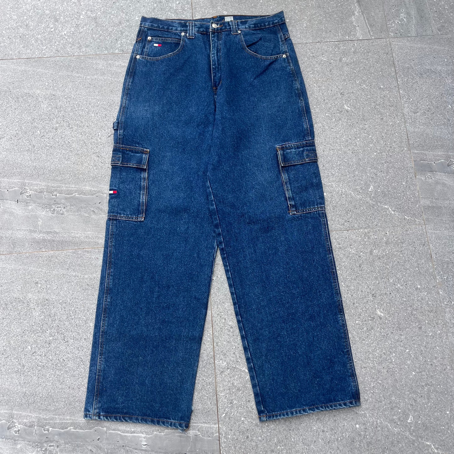 90s tommy hilfiger cargo jeans - 36”