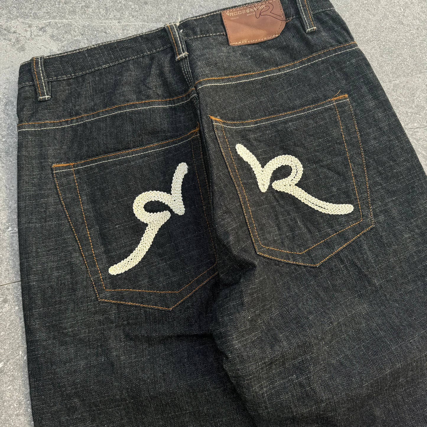 raw denim rocawear jeans - 34x33”