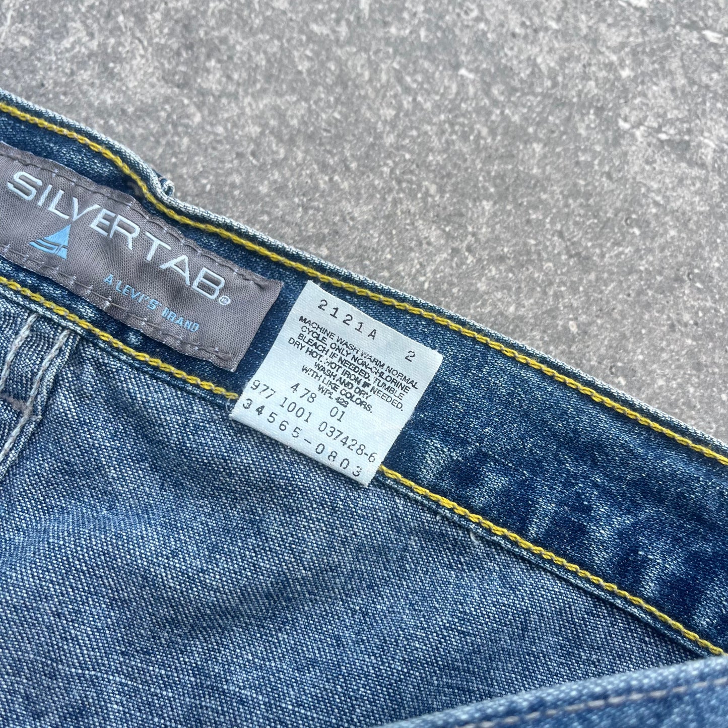 2000s levi’s silvertab ‘loose’ jorts - 36”