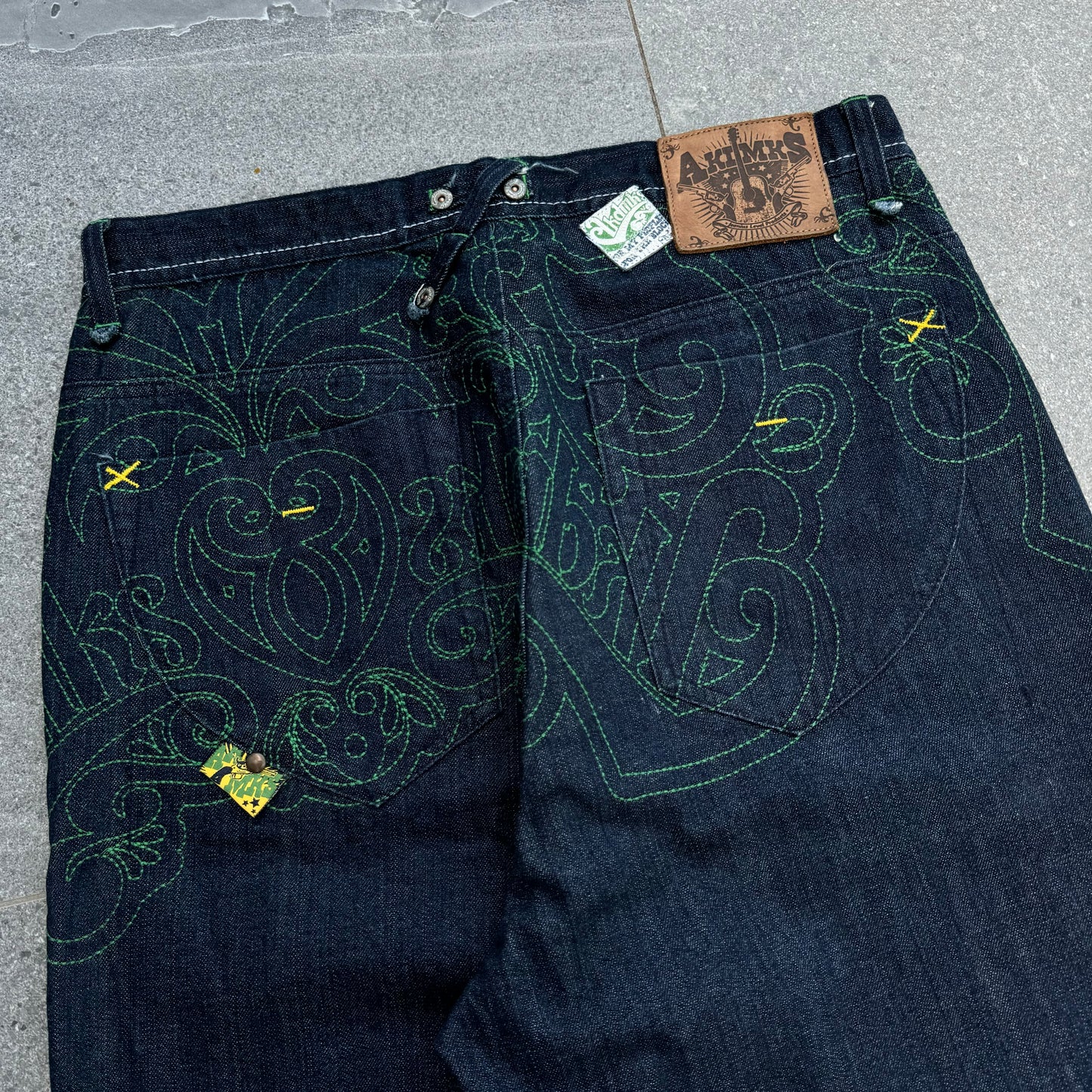 akademiks Maori spec jorts - 34”