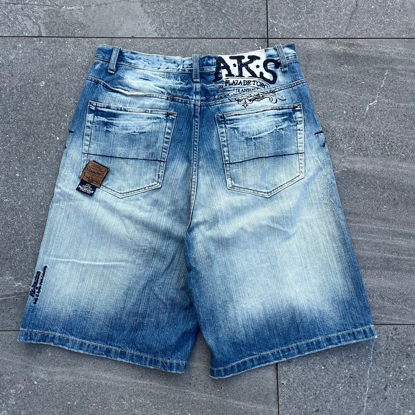 2000s akademiks jorts - 32”