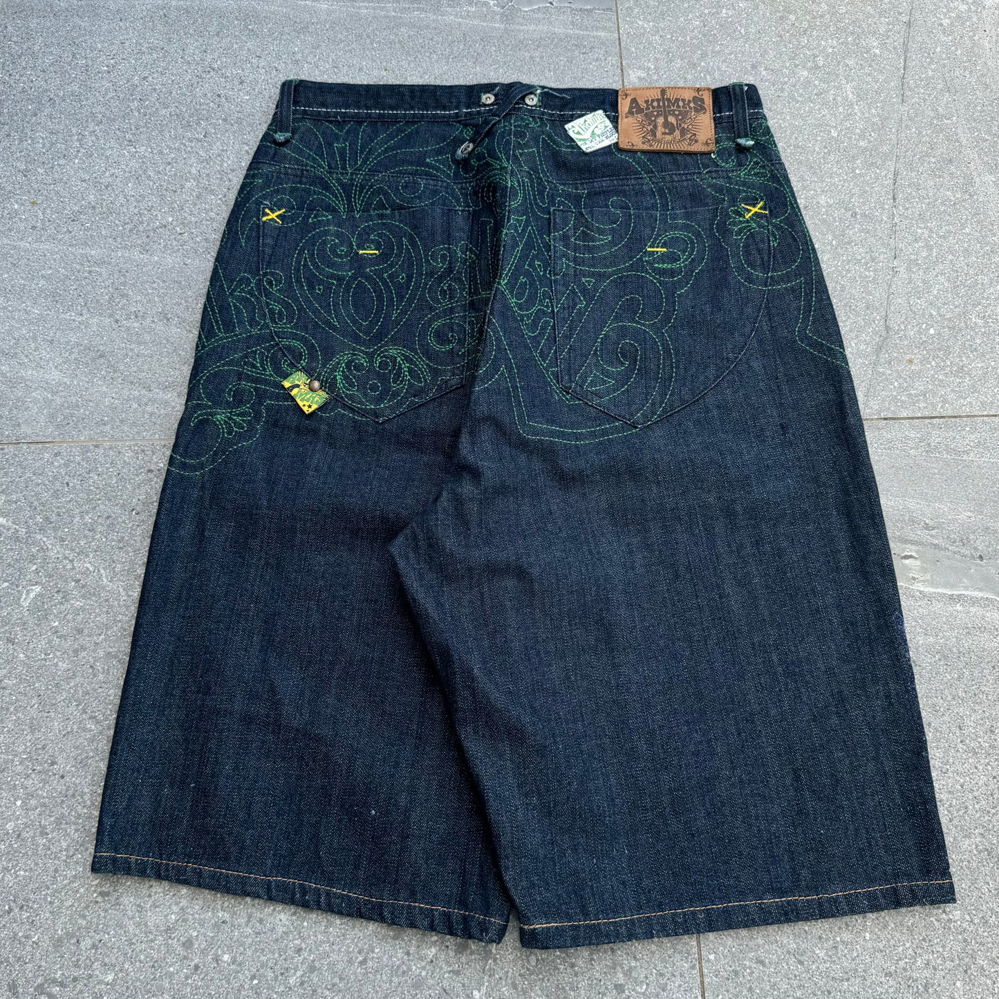 akademiks Maori spec jorts - 34”