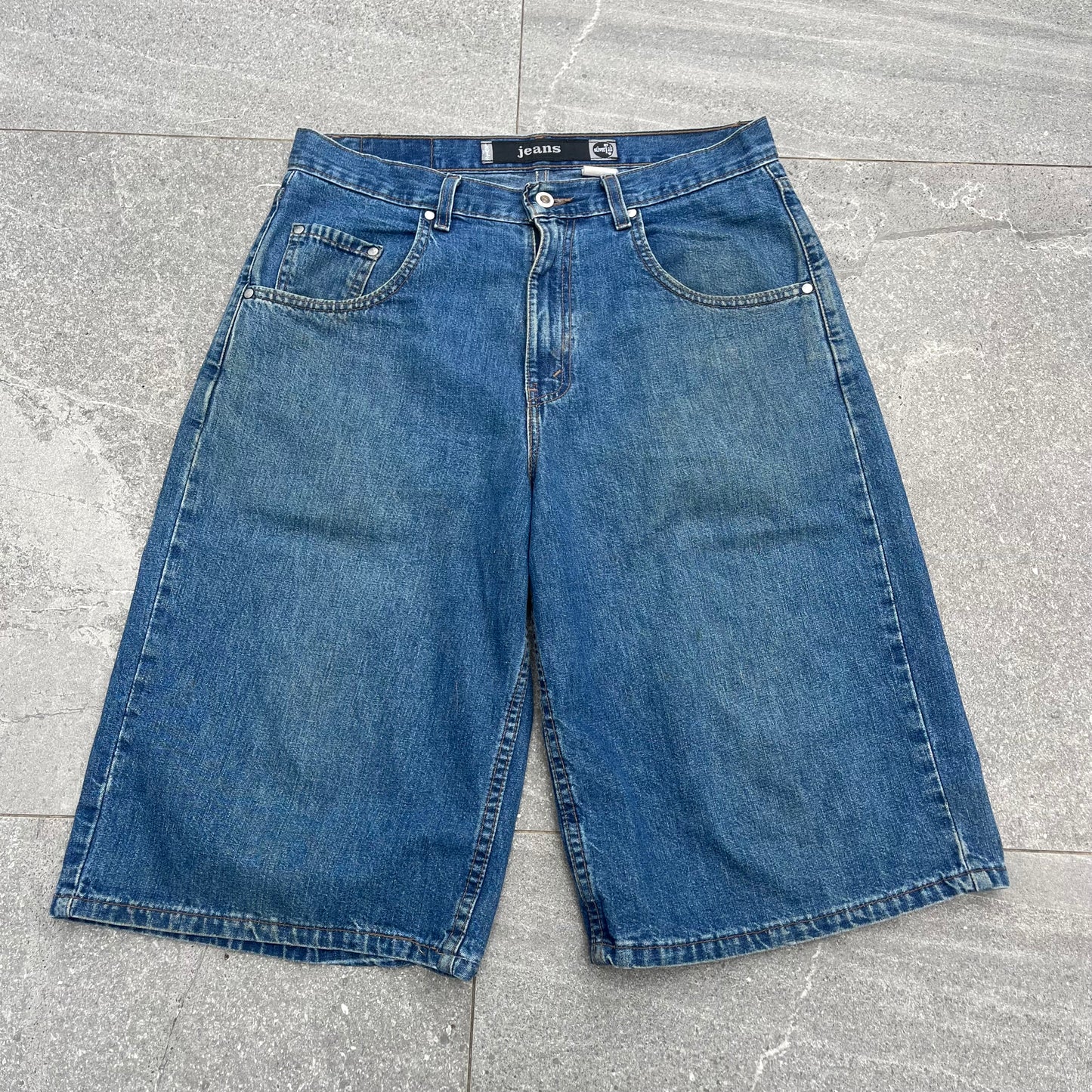 90 levi’s silvertab jorts - 34”