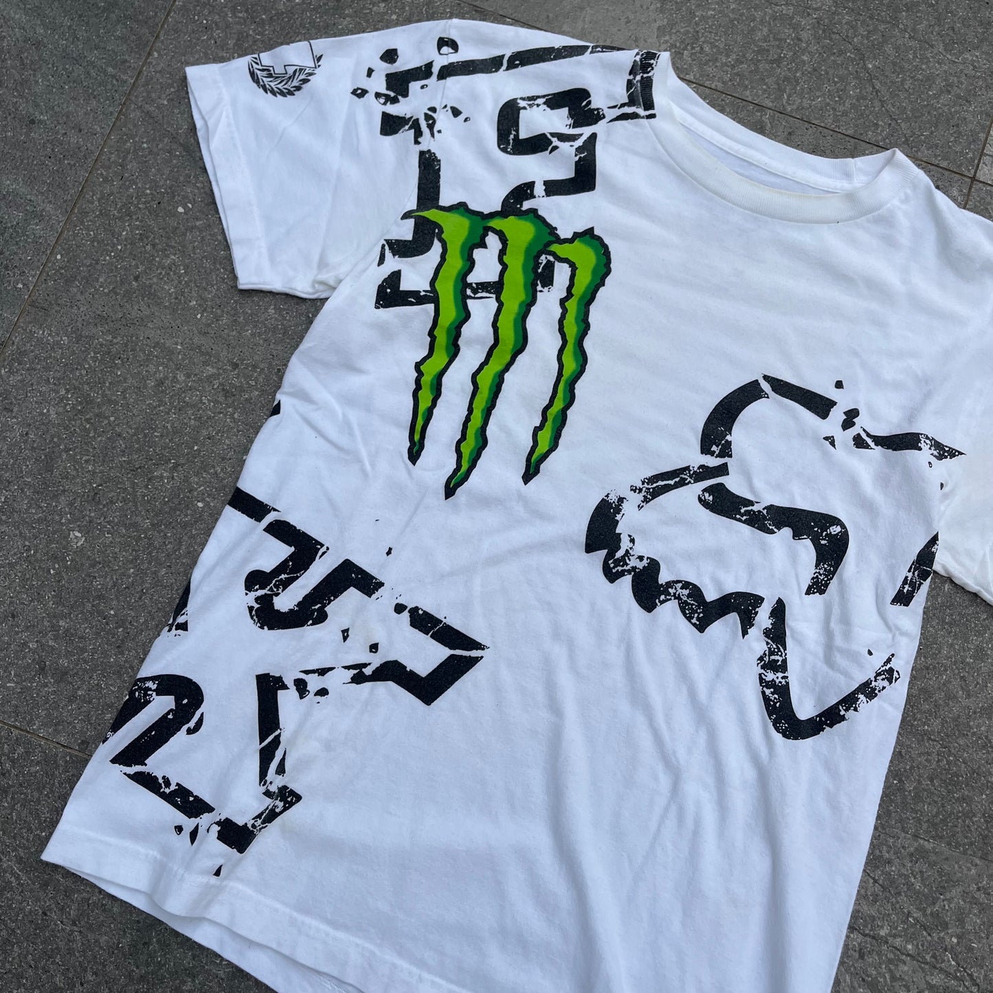 2000s fox/monster tee - M