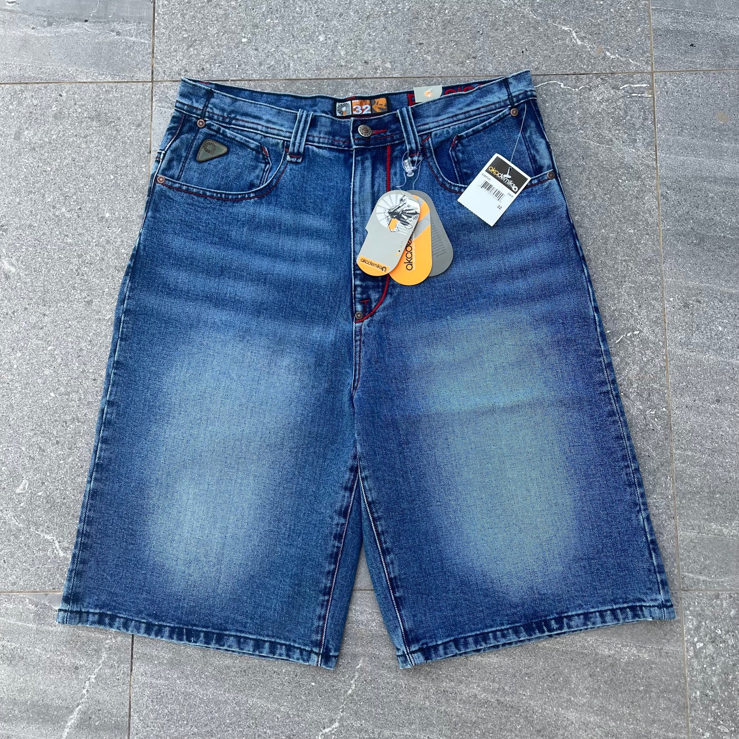 2000s deadstock akademiks jorts - 32”